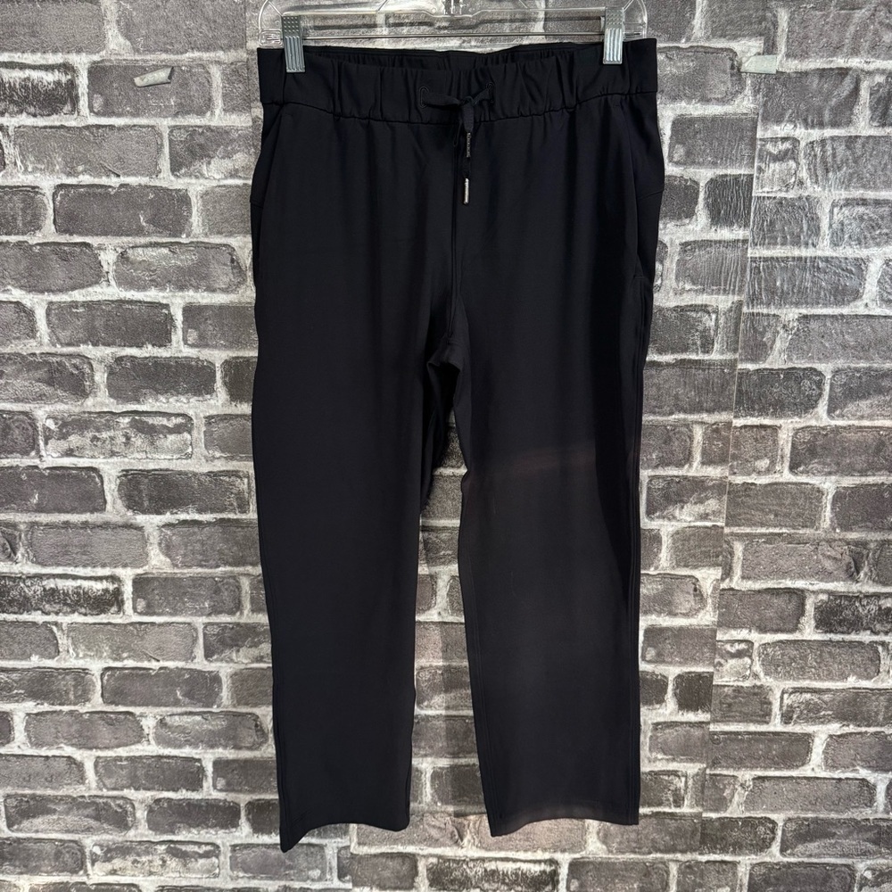 Lululemon on the fly crop pants black pockets